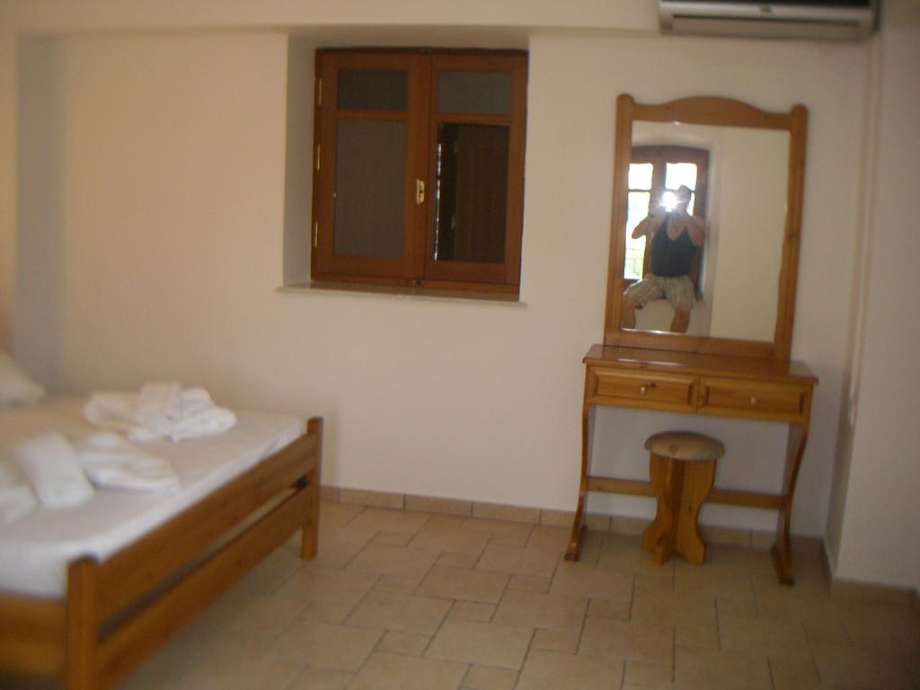 Blue Villa Panormos  Ruang foto